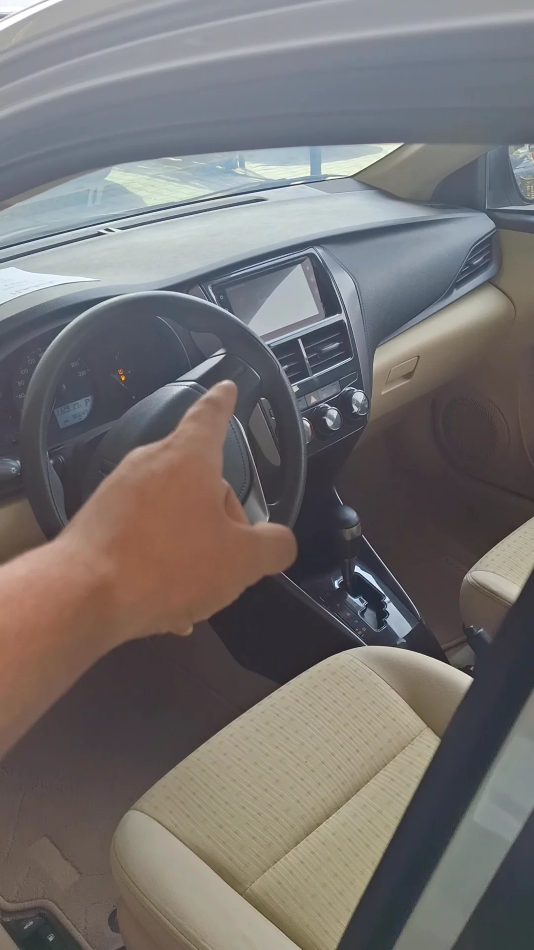 Car video thumbnail 1 of 7