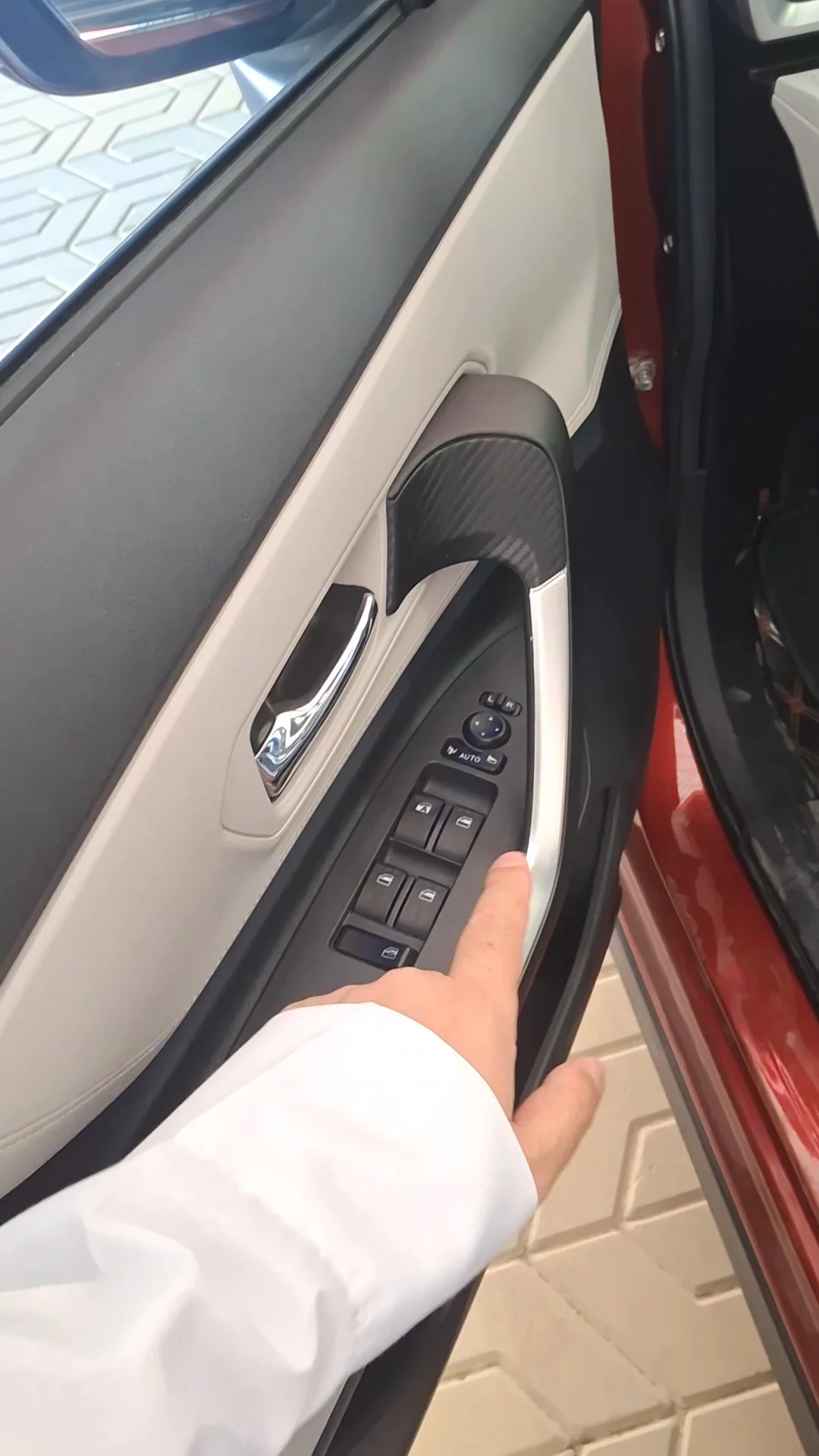 Car video thumbnail 1 of 10