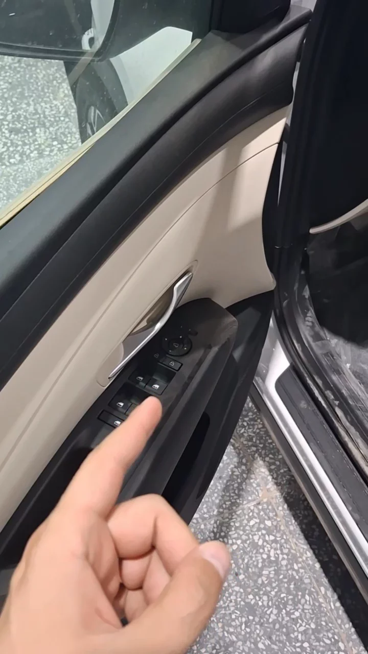 Car video thumbnail 1 of 10