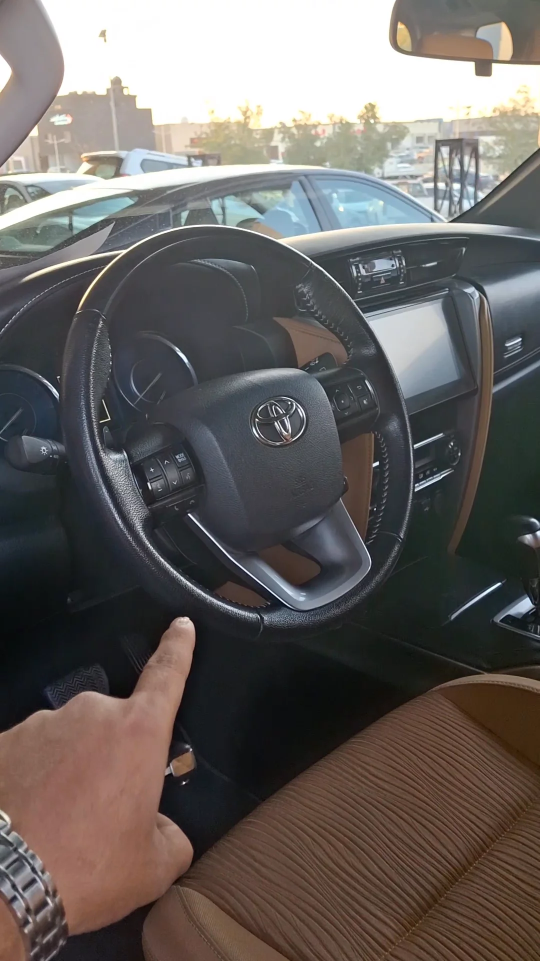 Car video thumbnail 1 of 7