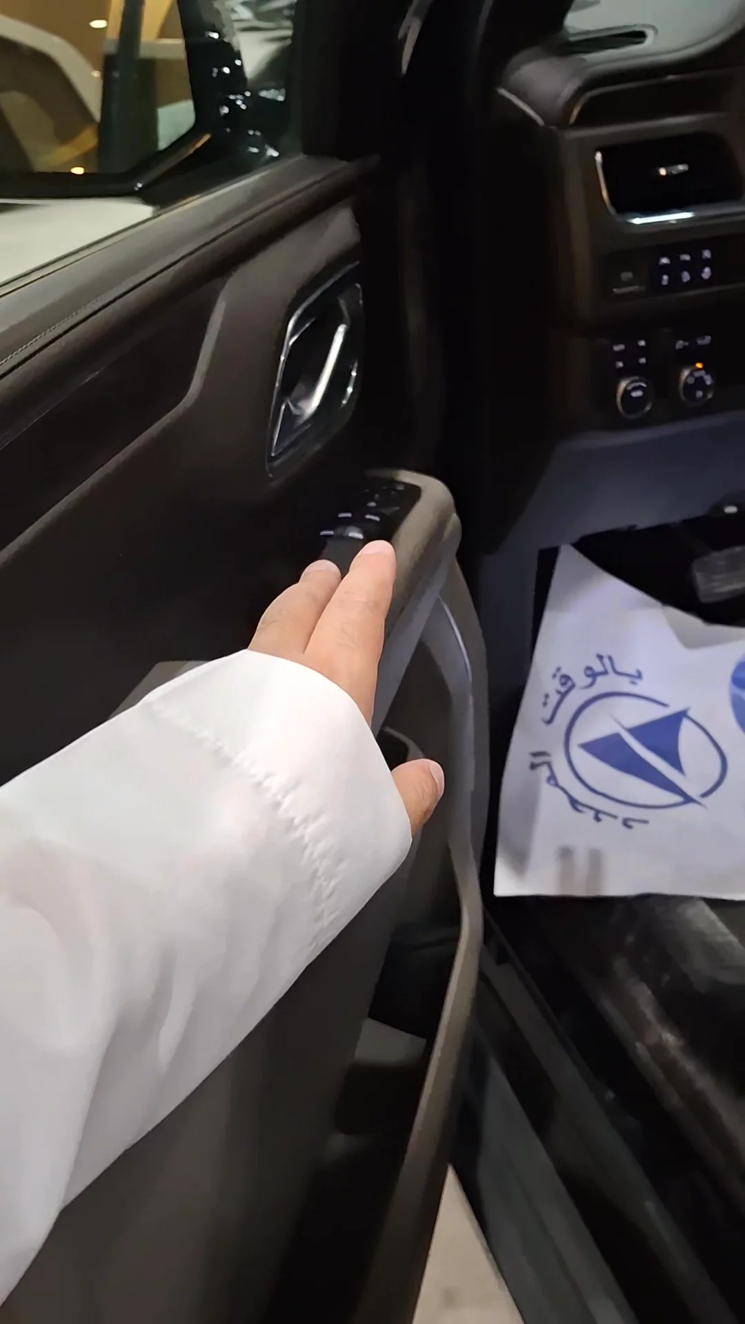 Car video thumbnail 1 of 9