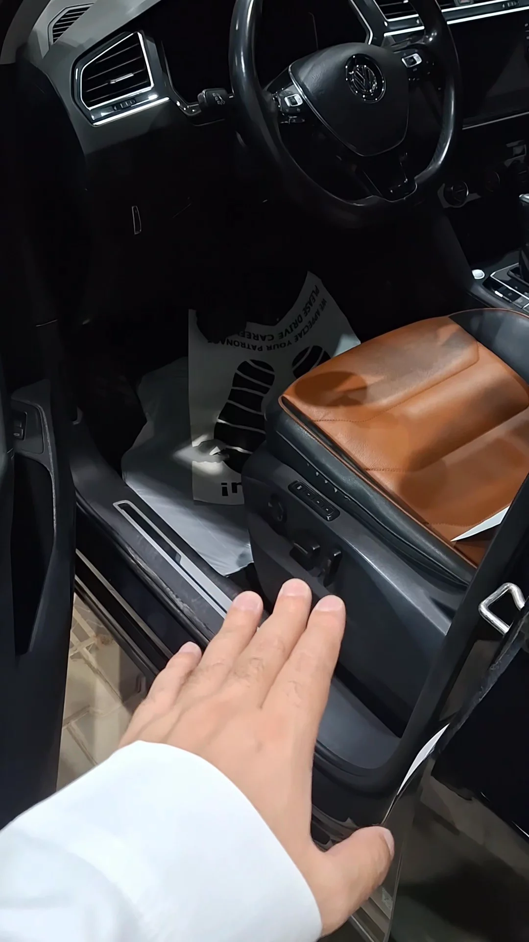 Car video thumbnail 1 of 9