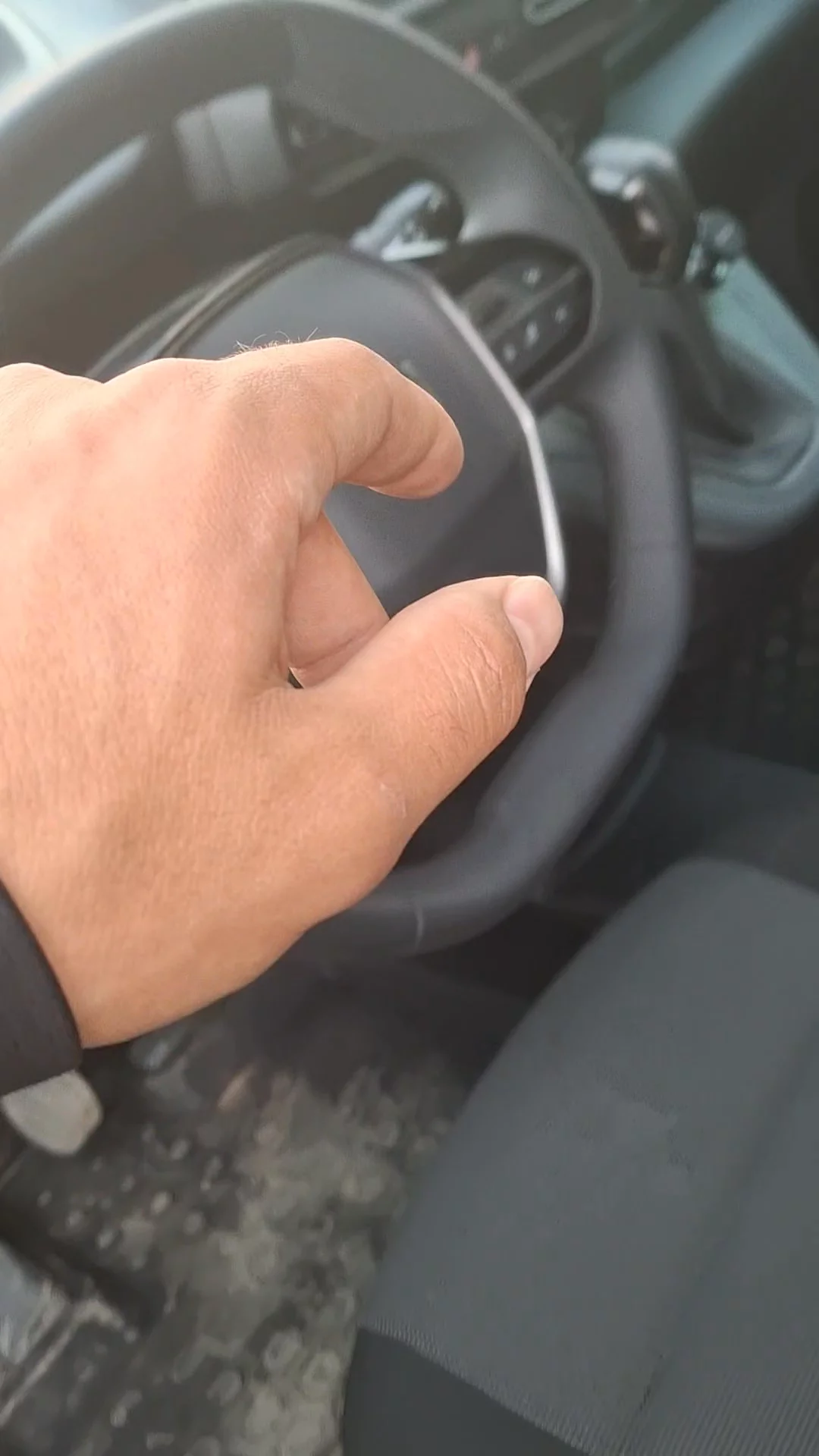 Car video thumbnail 1 of 8