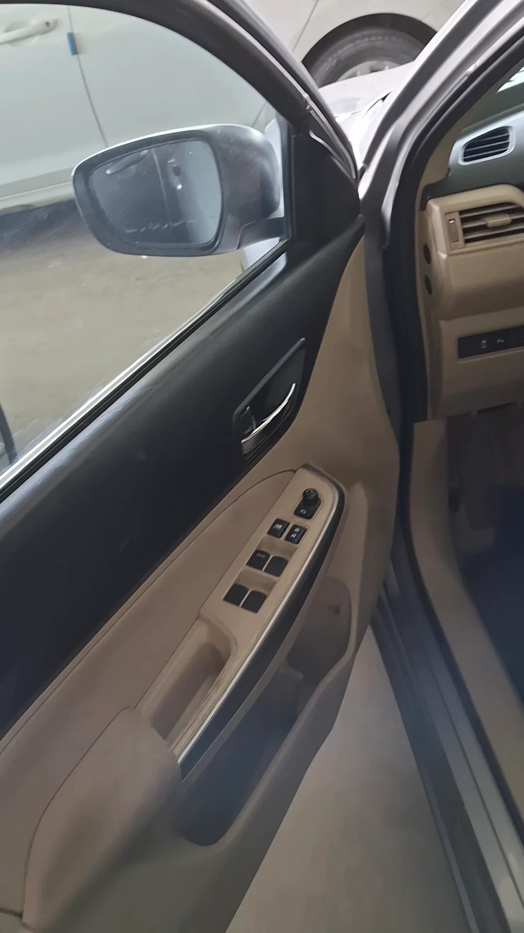 Car video thumbnail 1 of 10