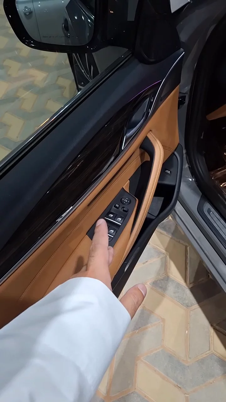 Car video thumbnail 1 of 9