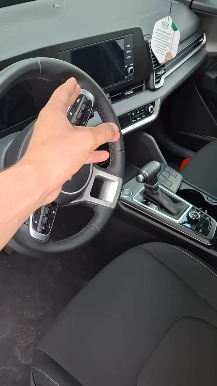 Car video thumbnail 1 of 8