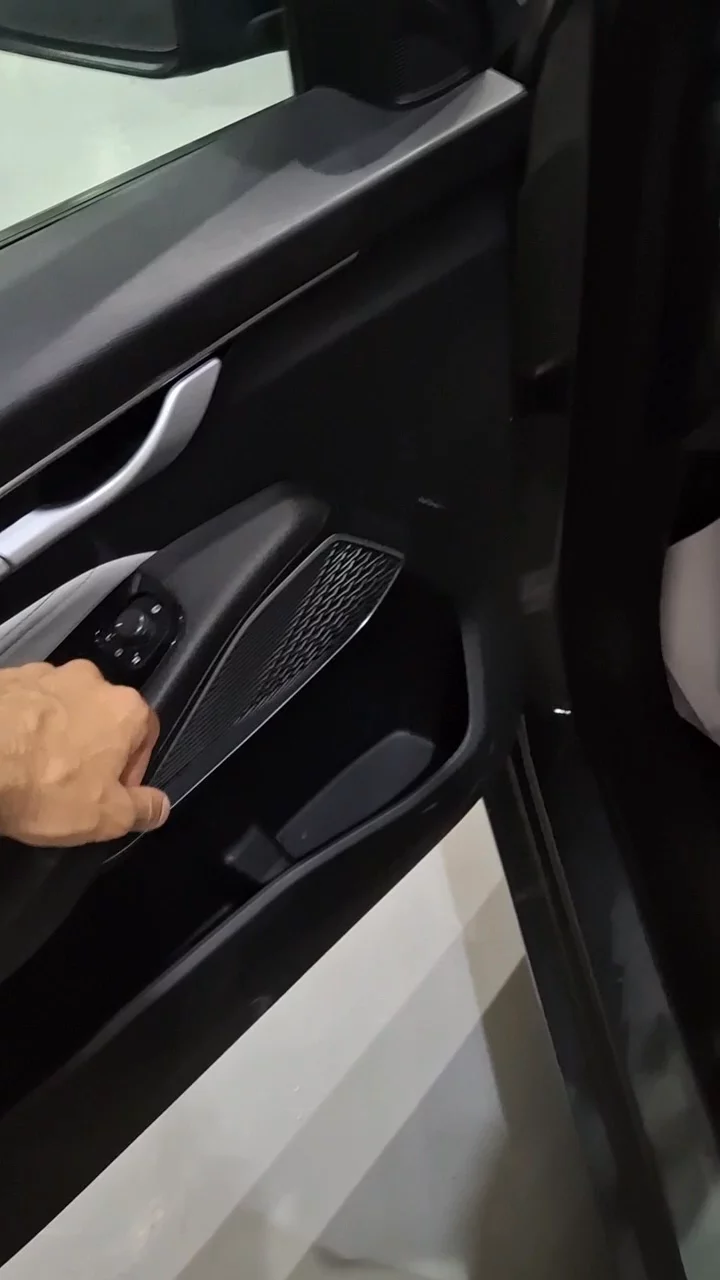 Car video thumbnail 1 of 10