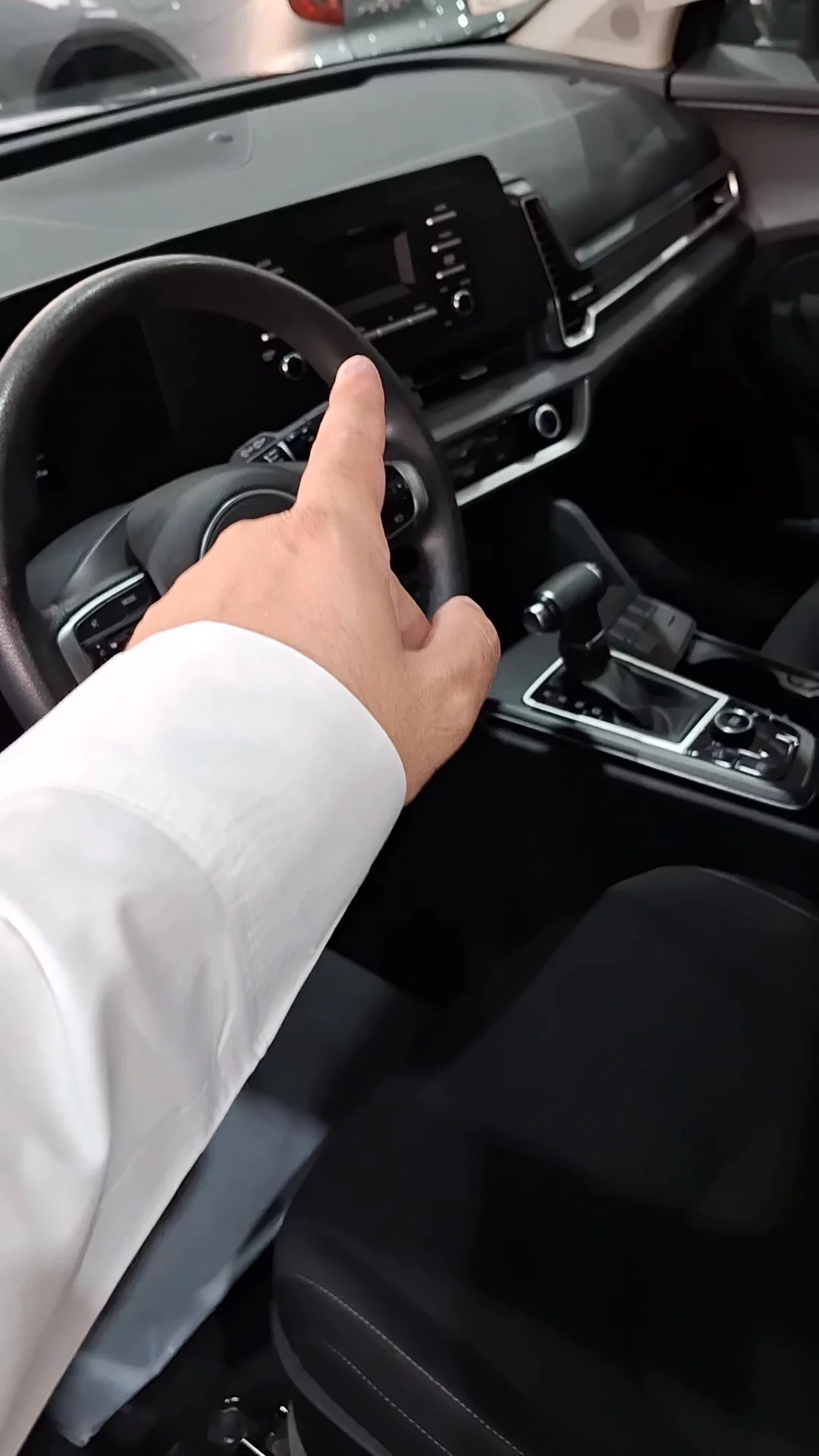 Car video thumbnail 1 of 9