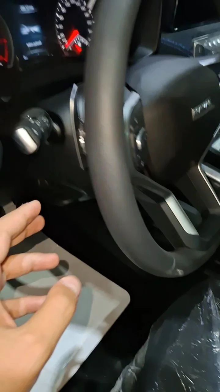 Car video thumbnail 1 of 9