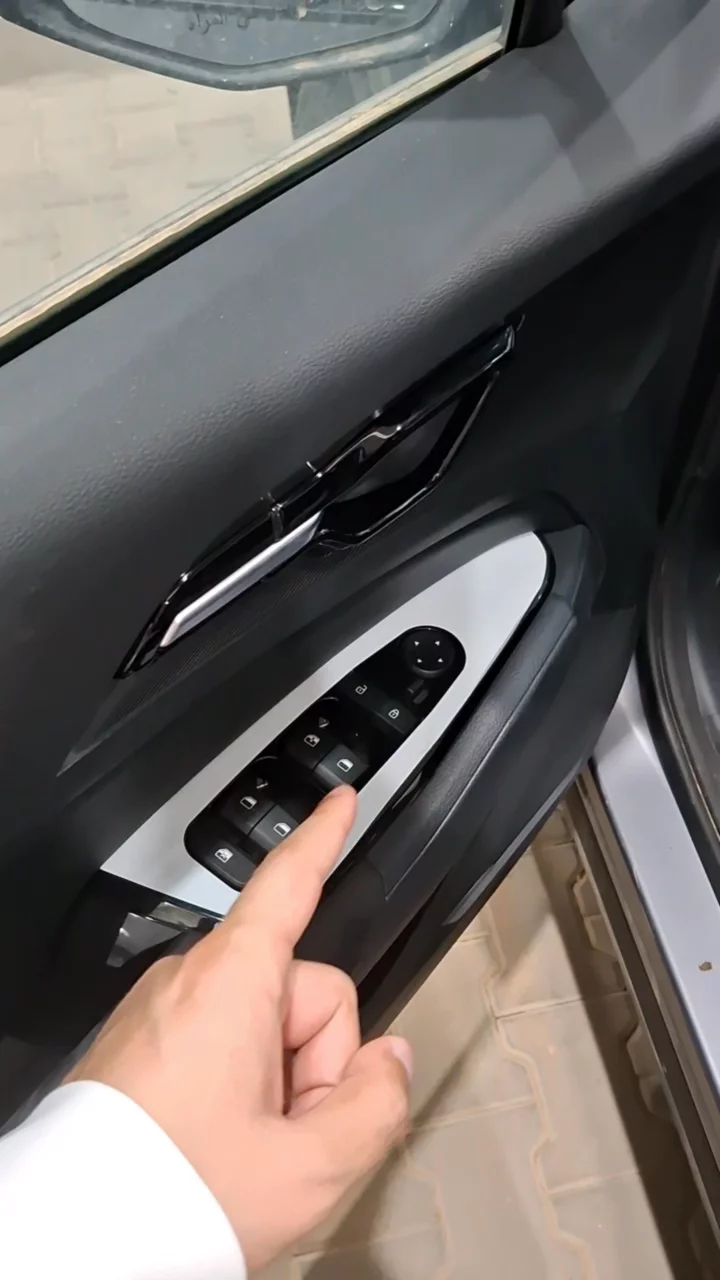 Car video thumbnail 1 of 10