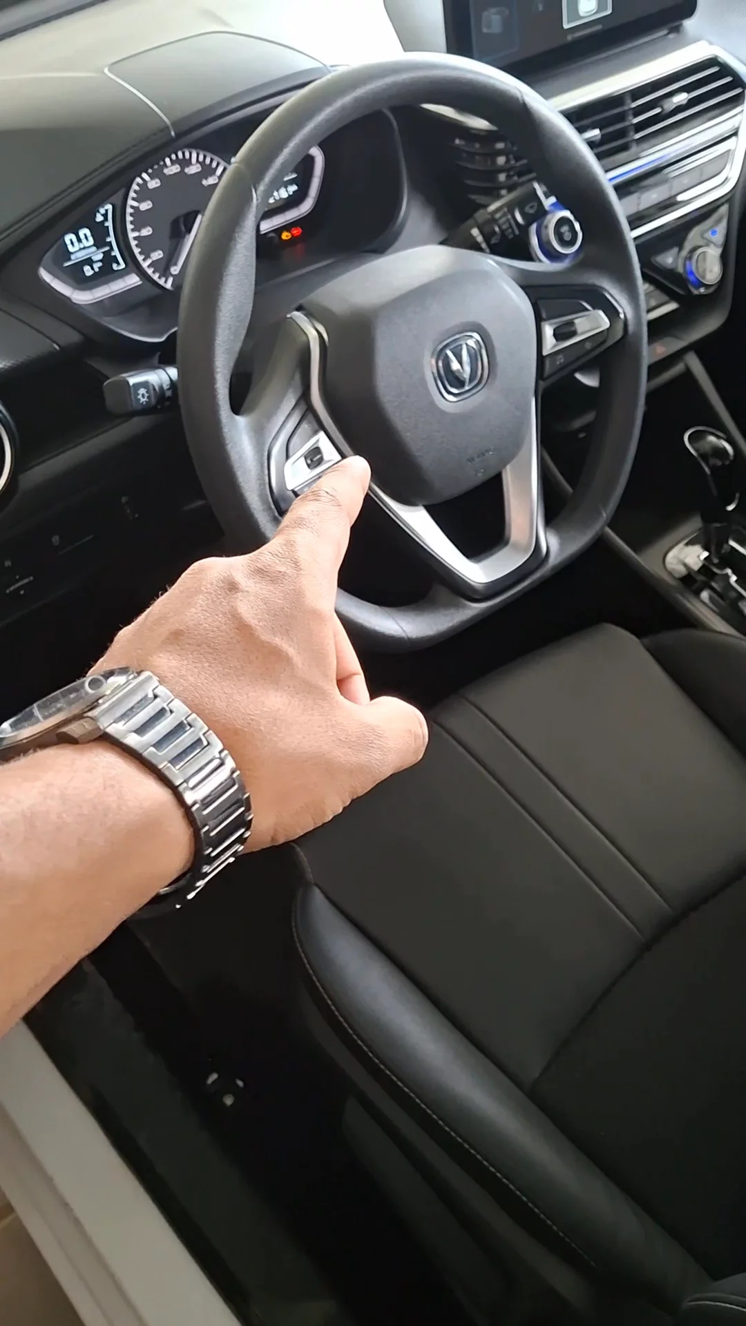 Car video thumbnail 1 of 8