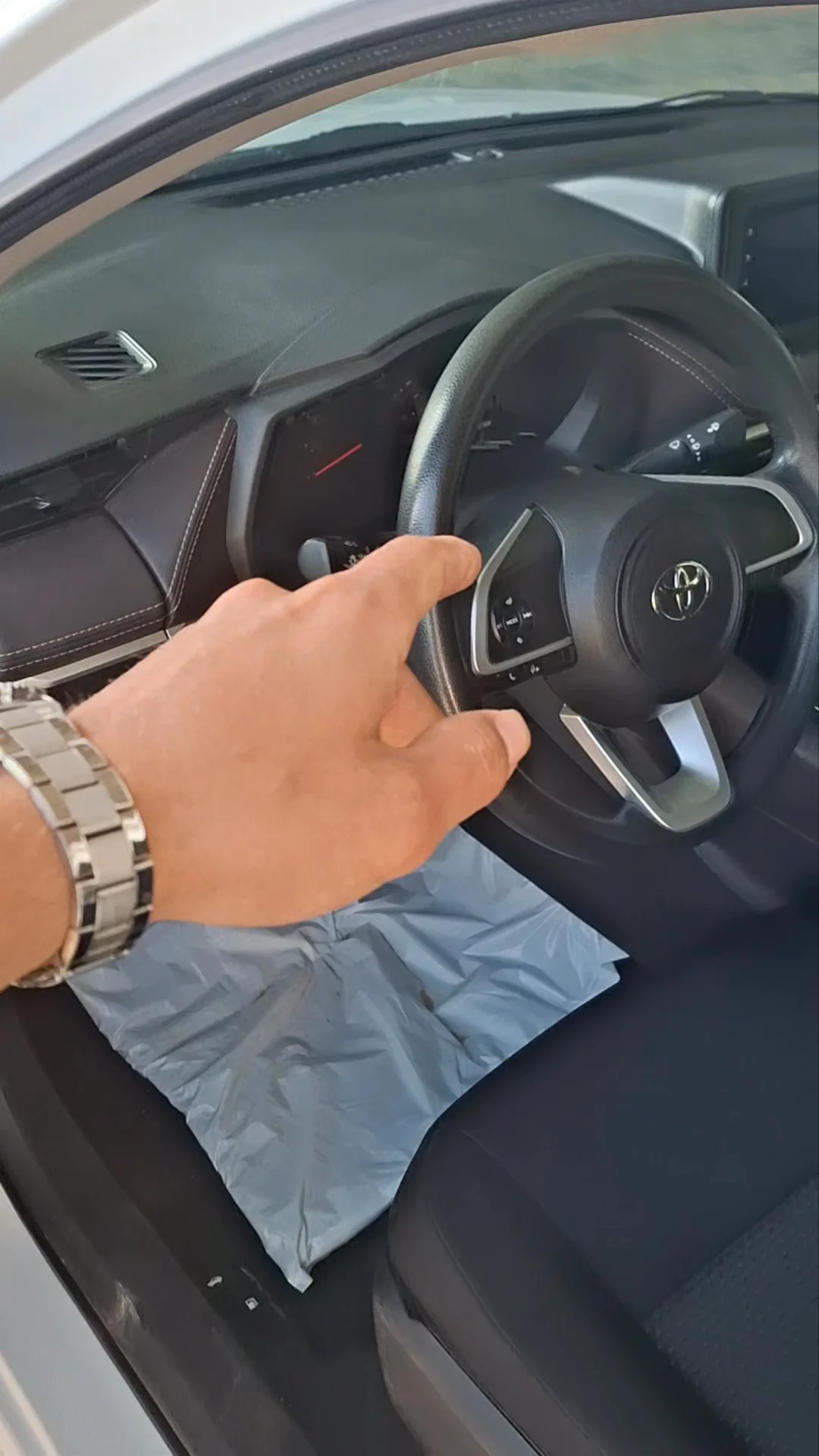 Car video thumbnail 1 of 7