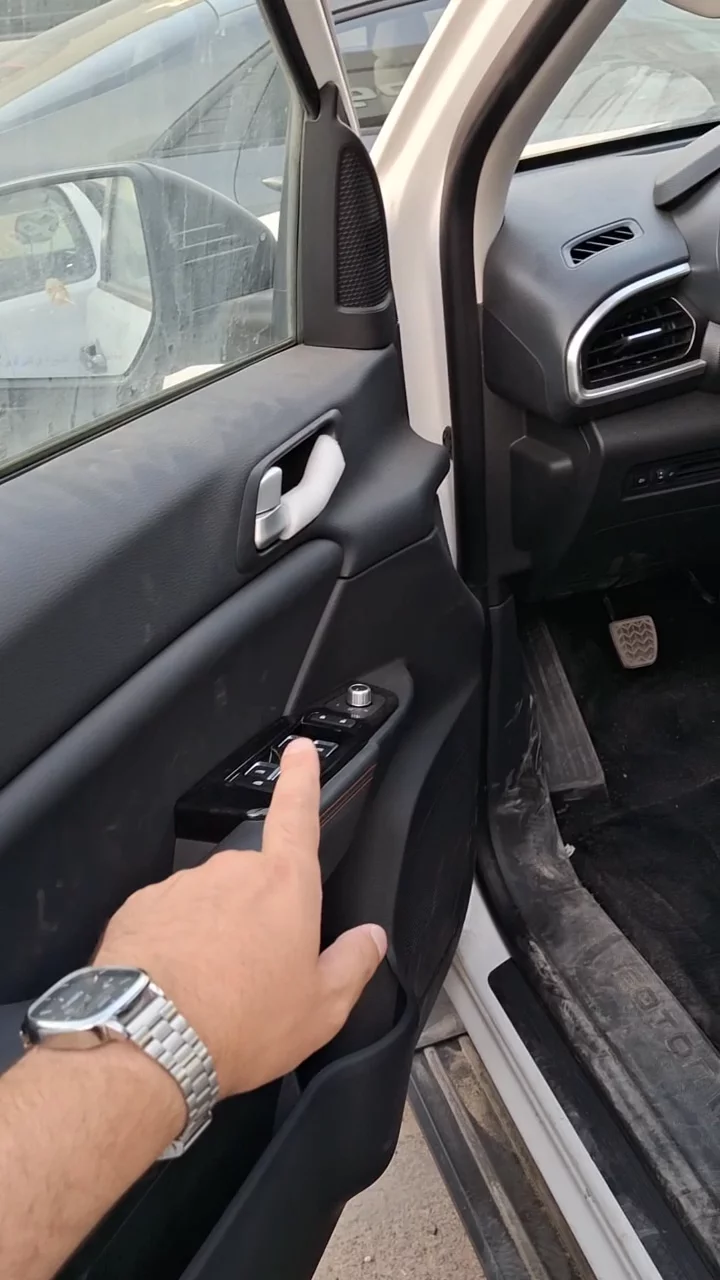 Car video thumbnail 1 of 9