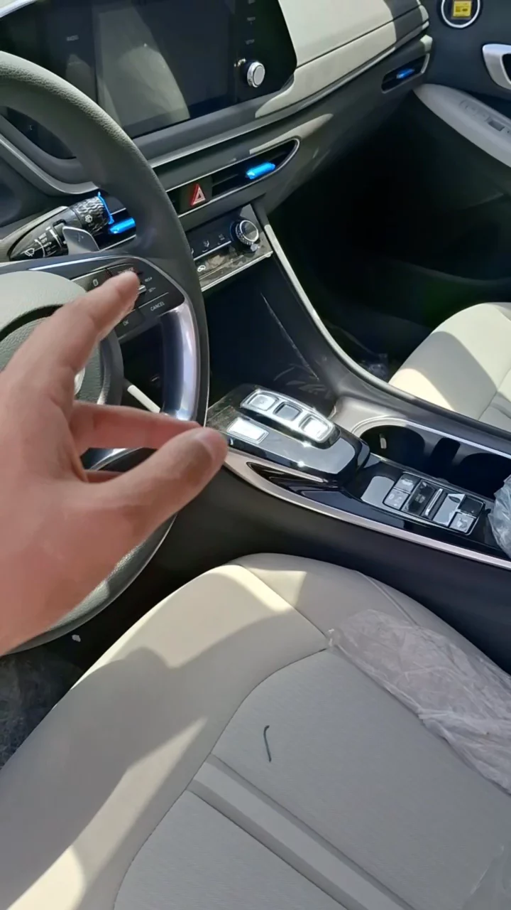 Car video thumbnail 1 of 9