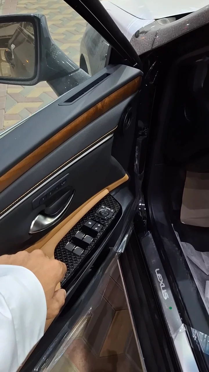 Car video thumbnail 1 of 10