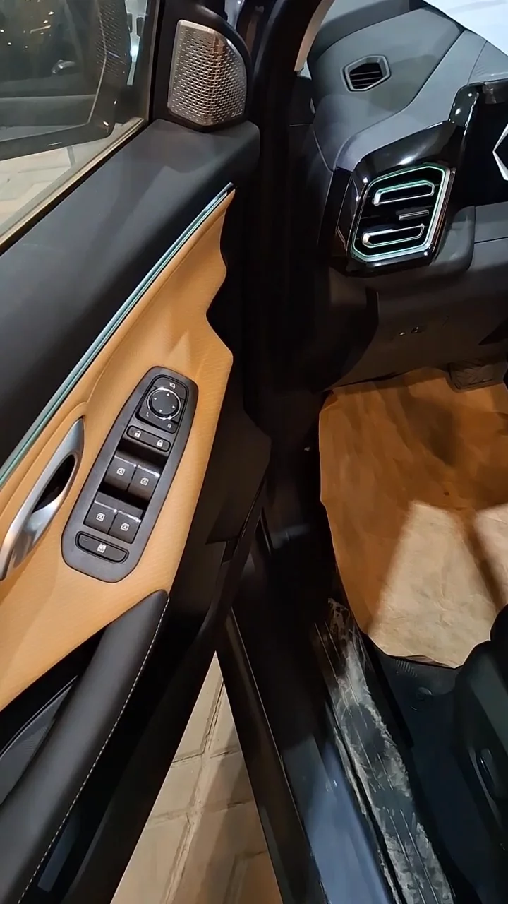 Car video thumbnail 1 of 10