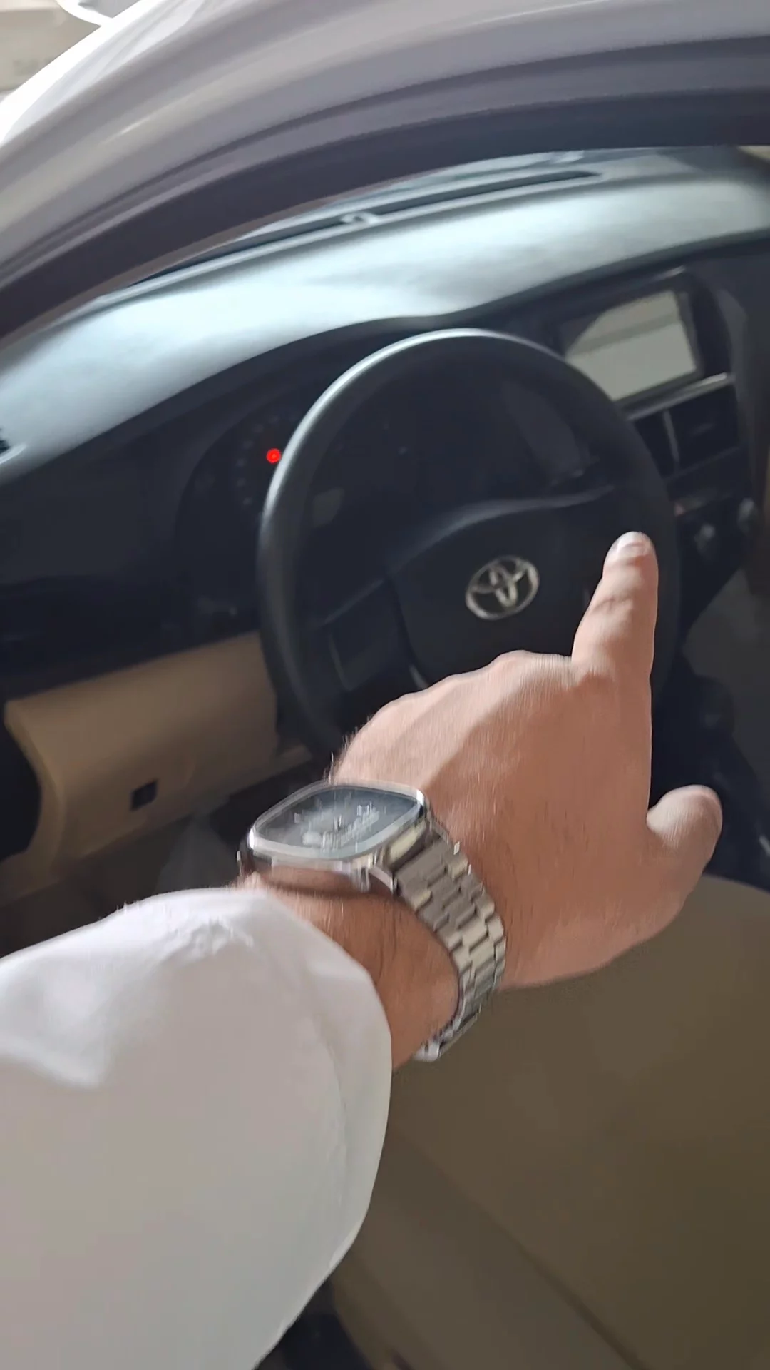 Car video thumbnail 1 of 9