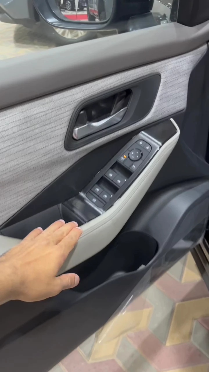 Car video thumbnail 1 of 9