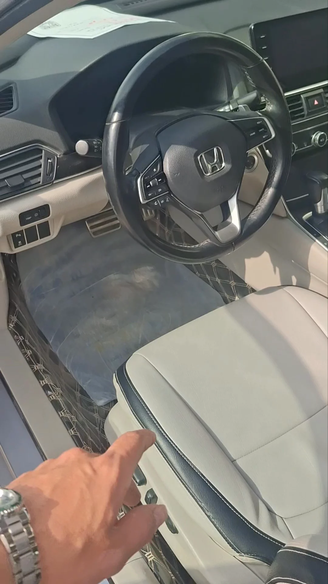 Car video thumbnail 1 of 9