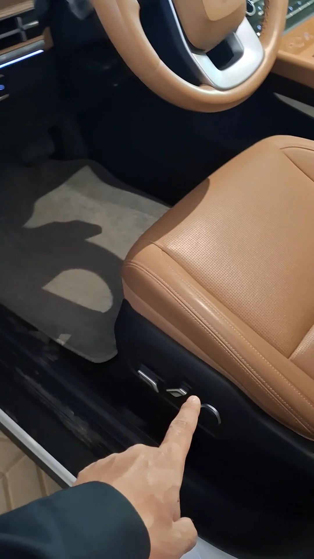 Car video thumbnail 1 of 9