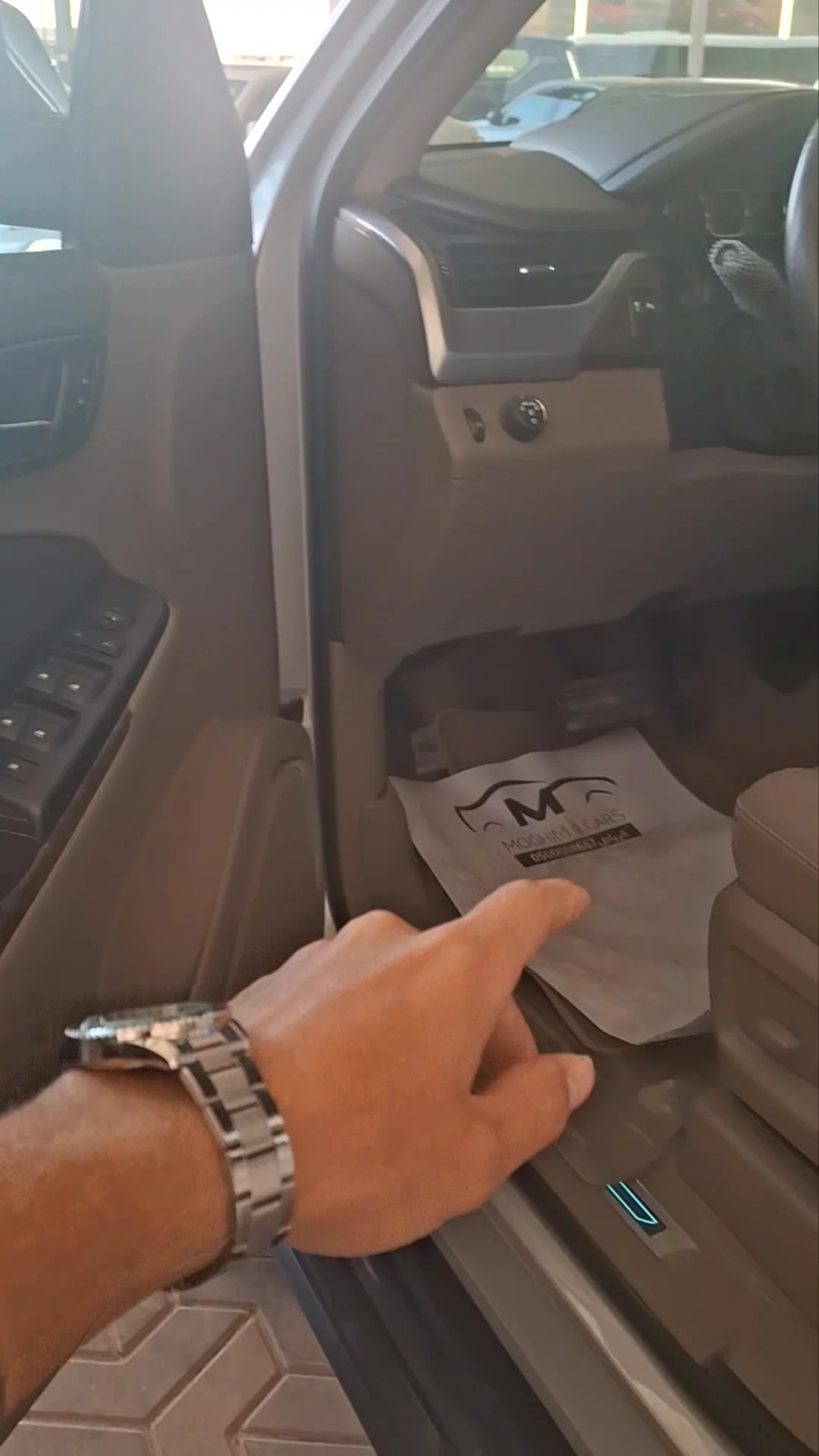 Car video thumbnail 1 of 9