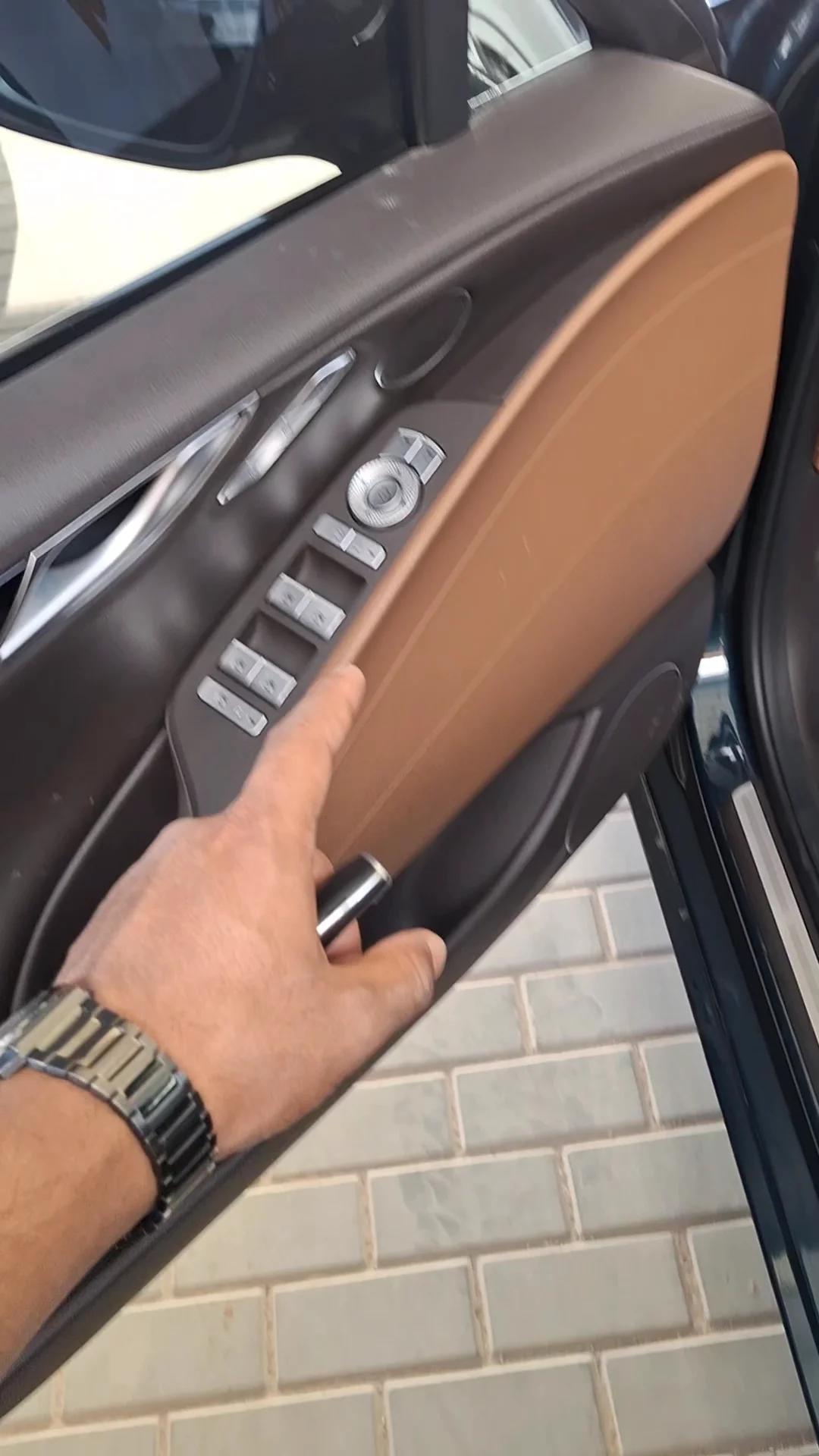 Car video thumbnail 1 of 9