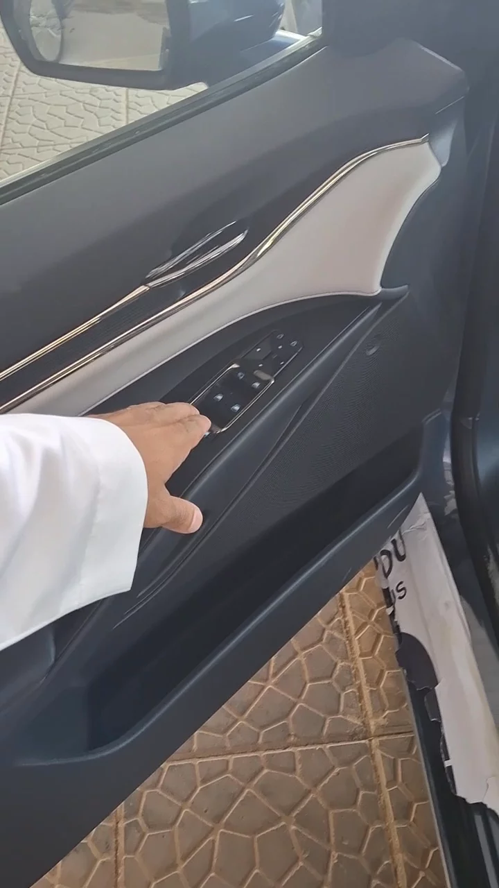 Car video thumbnail 1 of 10