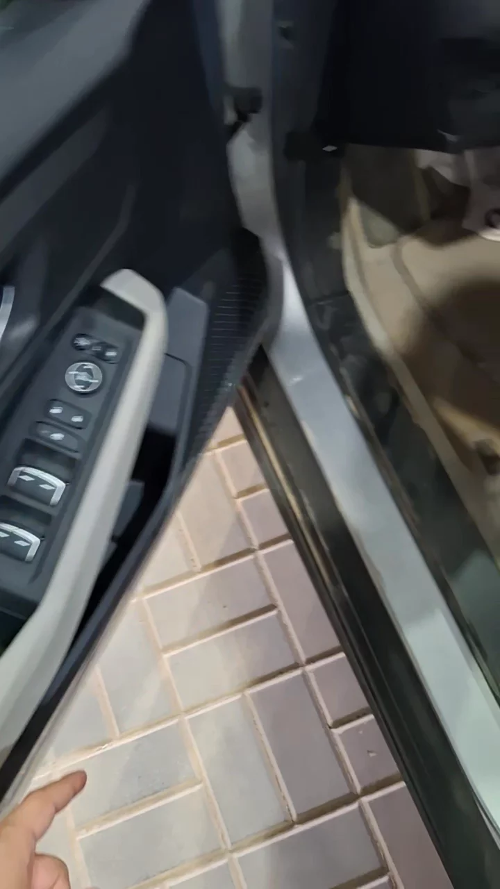 Car video thumbnail 1 of 9