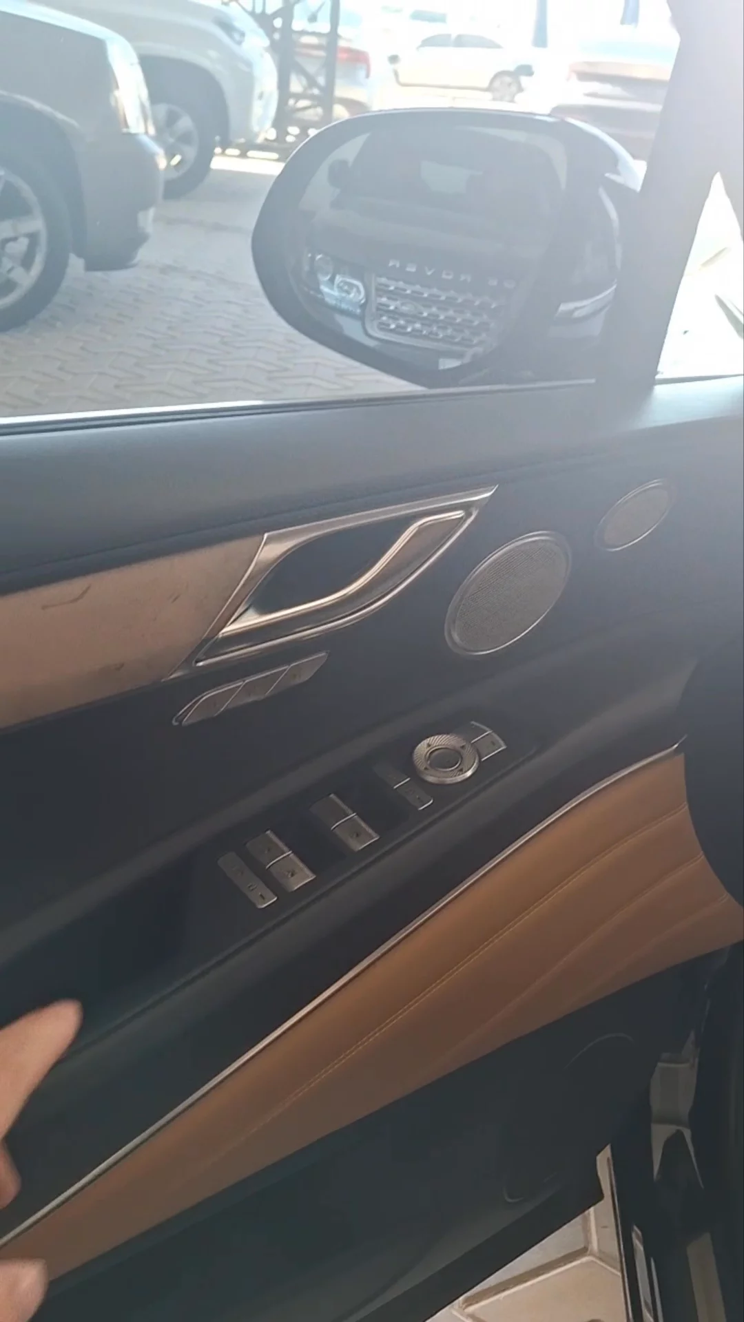 Car video thumbnail 1 of 9