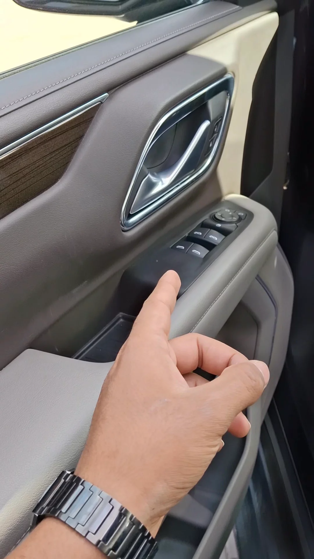 Car video thumbnail 1 of 8