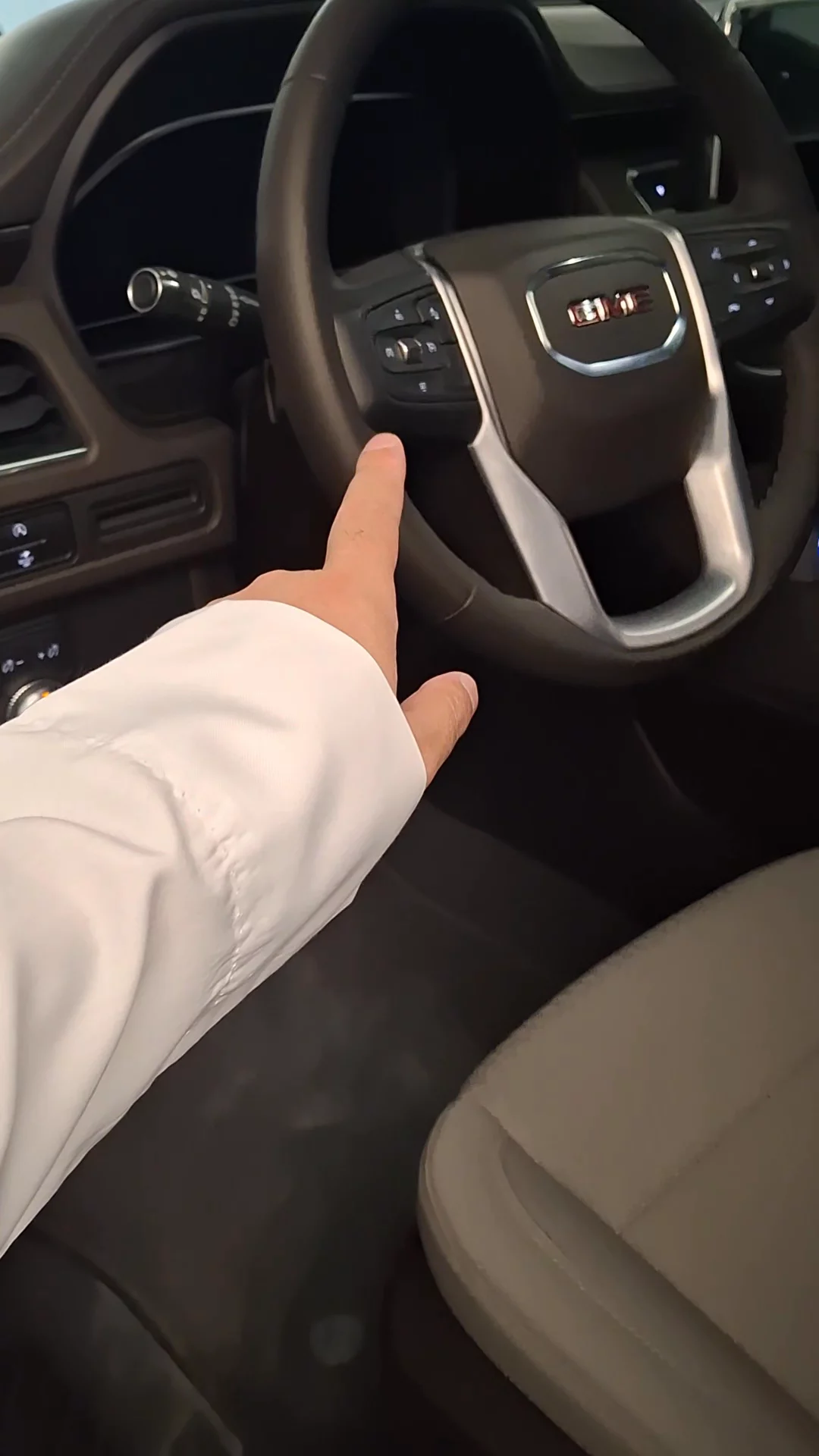 Car video thumbnail 1 of 9