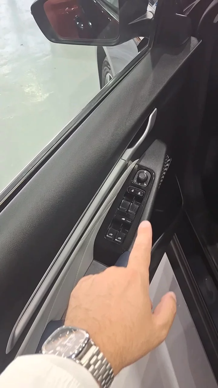 Car video thumbnail 1 of 9