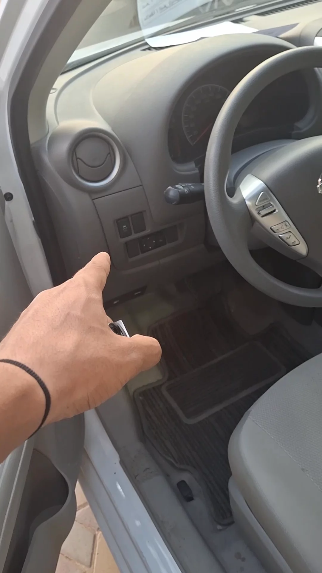 Car video thumbnail 1 of 7