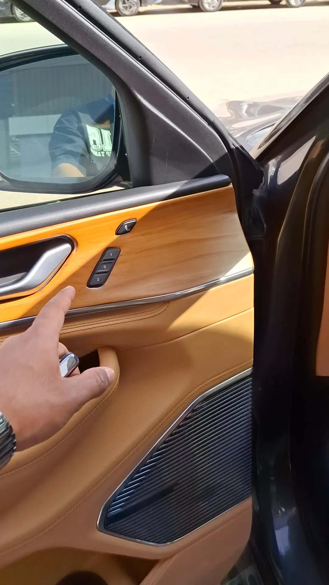 Car video thumbnail 1 of 10