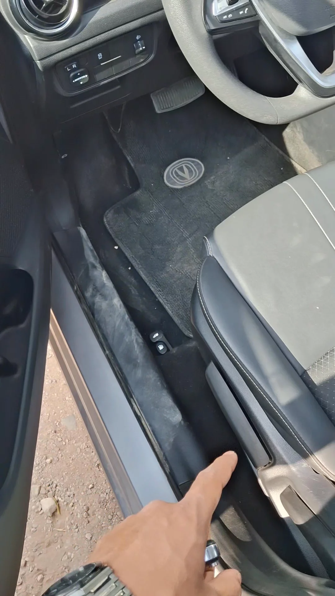 Car video thumbnail 1 of 7