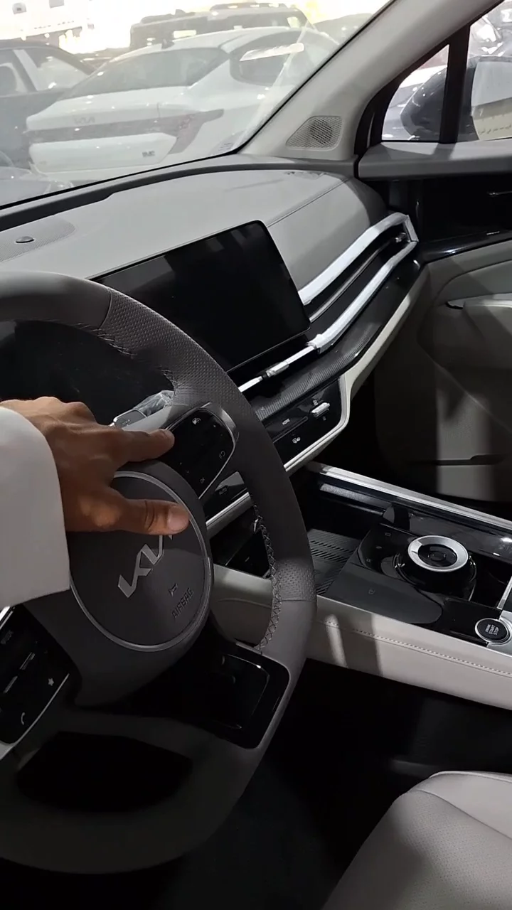 Car video thumbnail 1 of 9