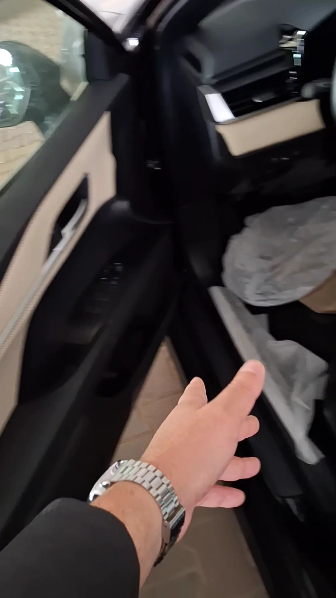 Car video thumbnail 1 of 10