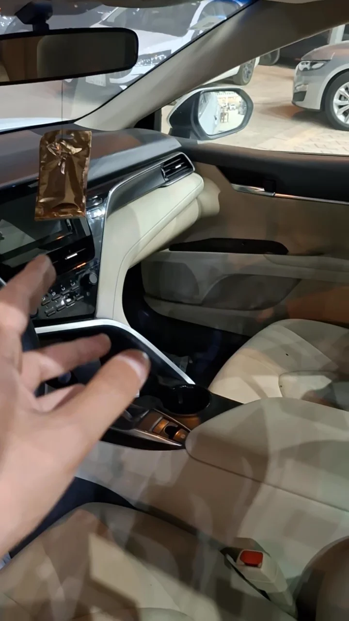 Car video thumbnail 1 of 9