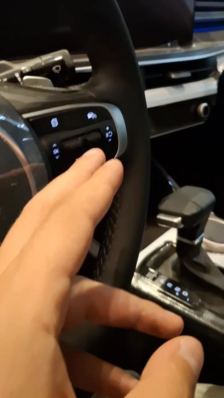 Car video thumbnail 1 of 10