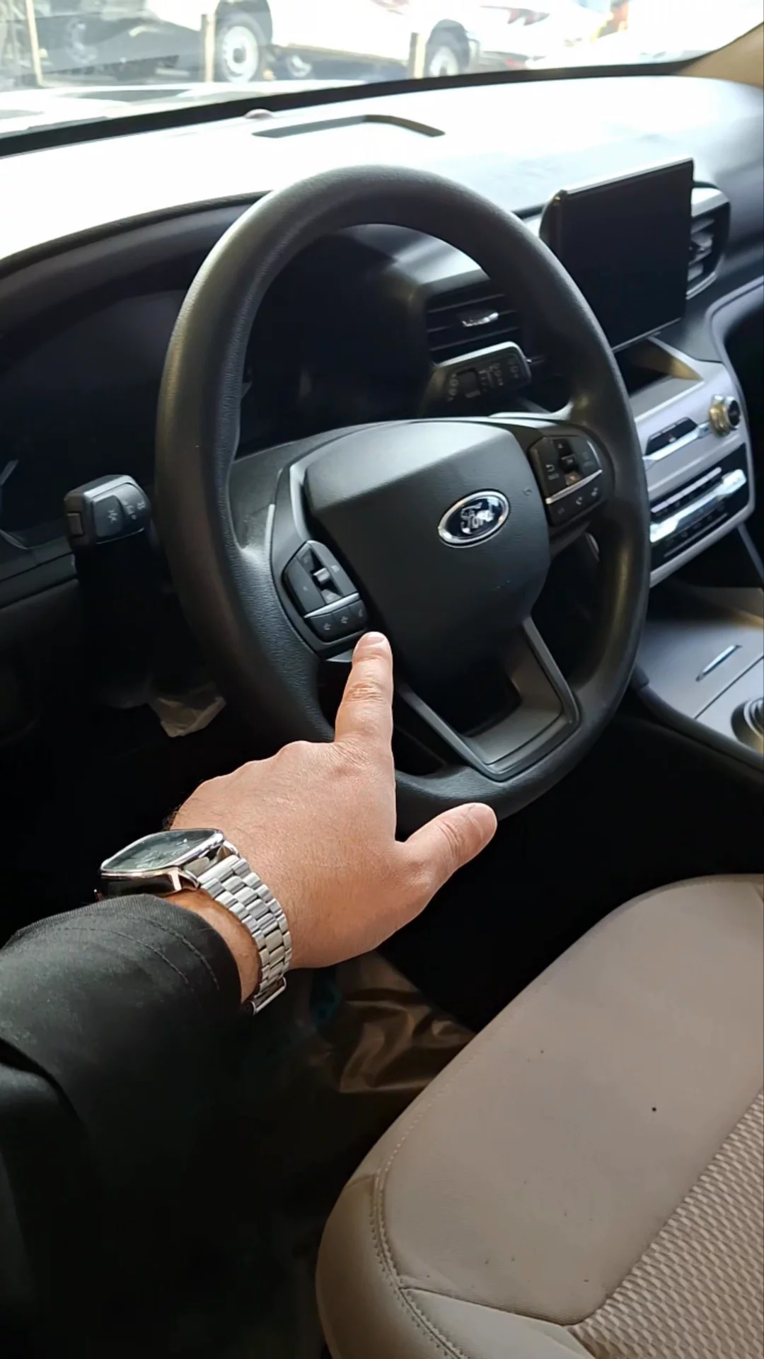 Car video thumbnail 1 of 9