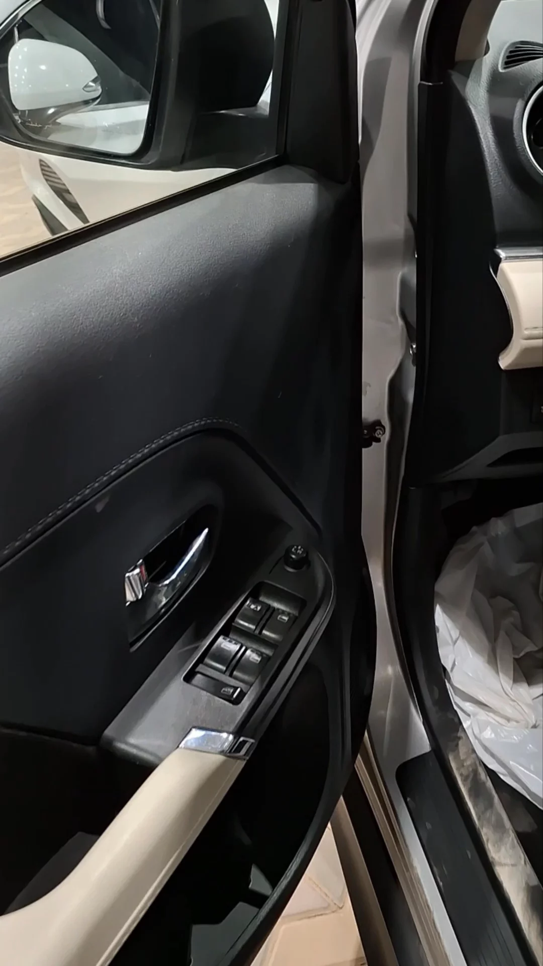 Car video thumbnail 1 of 7