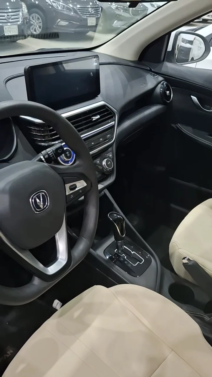 Car video thumbnail 1 of 9