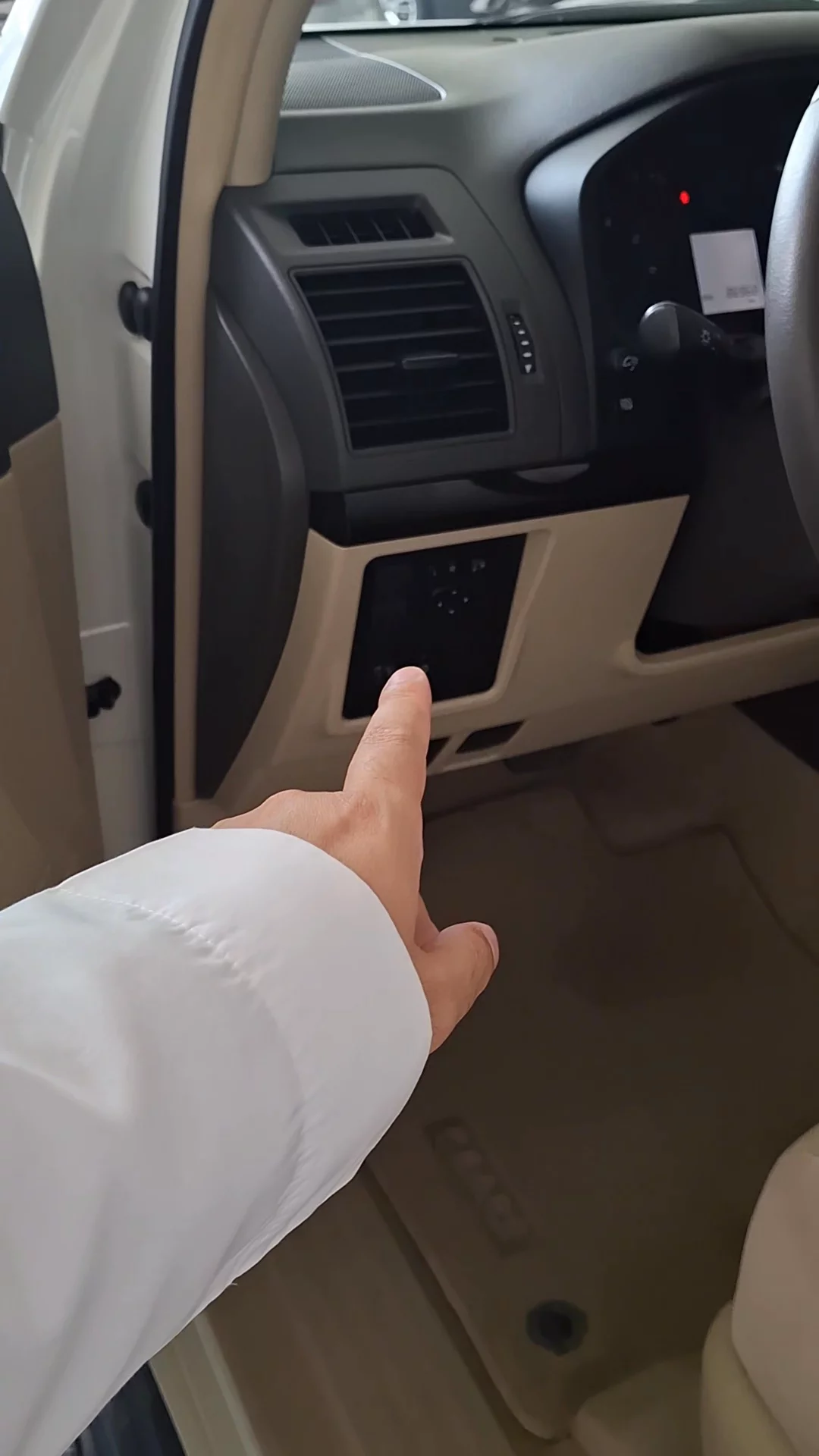 Car video thumbnail 1 of 9