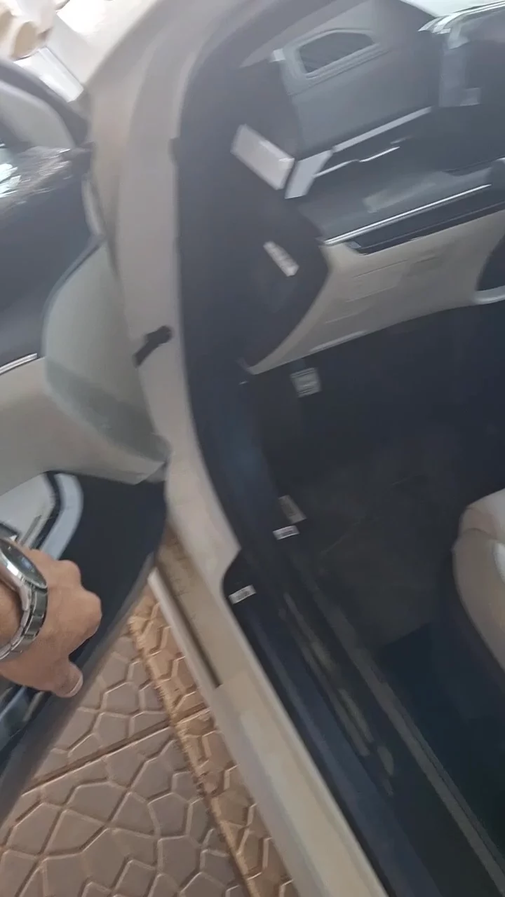 Car video thumbnail 1 of 10