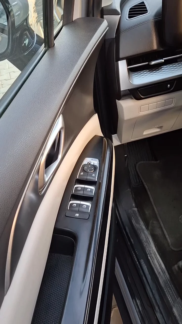 Car video thumbnail 1 of 9