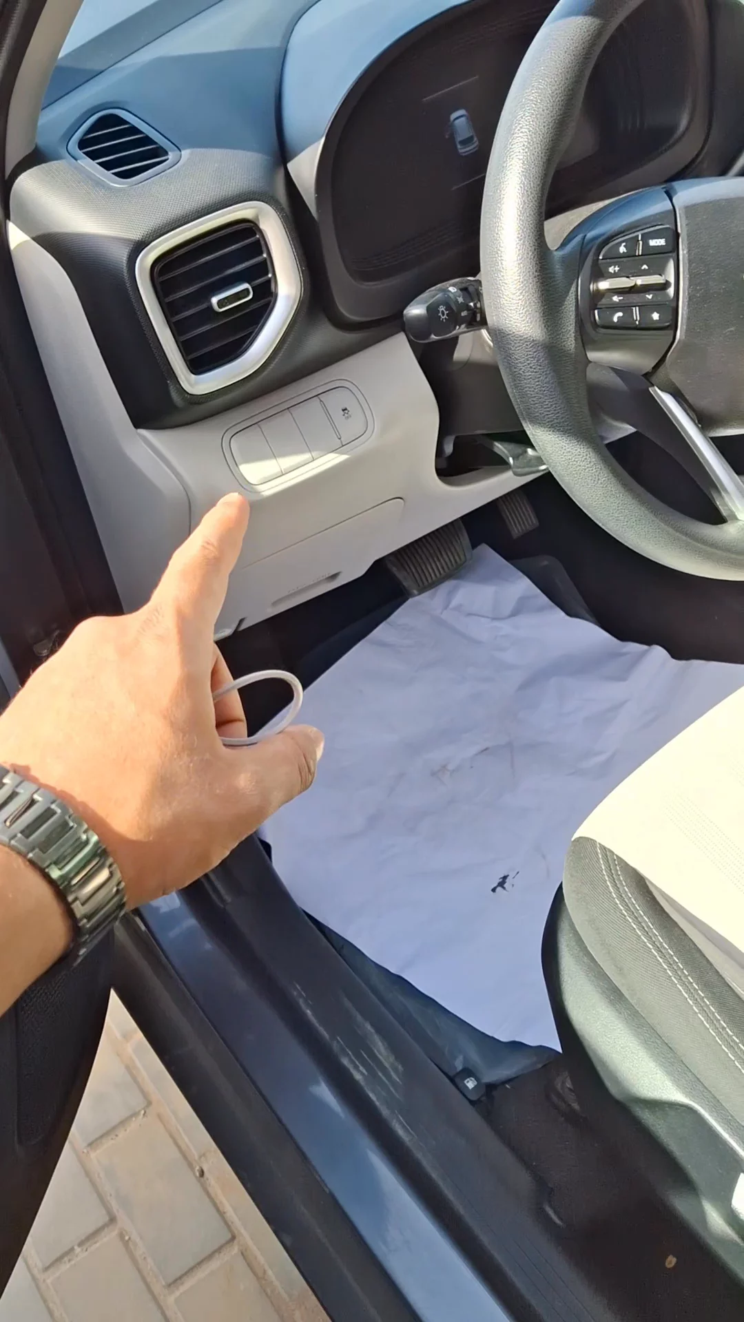 Car video thumbnail 1 of 8