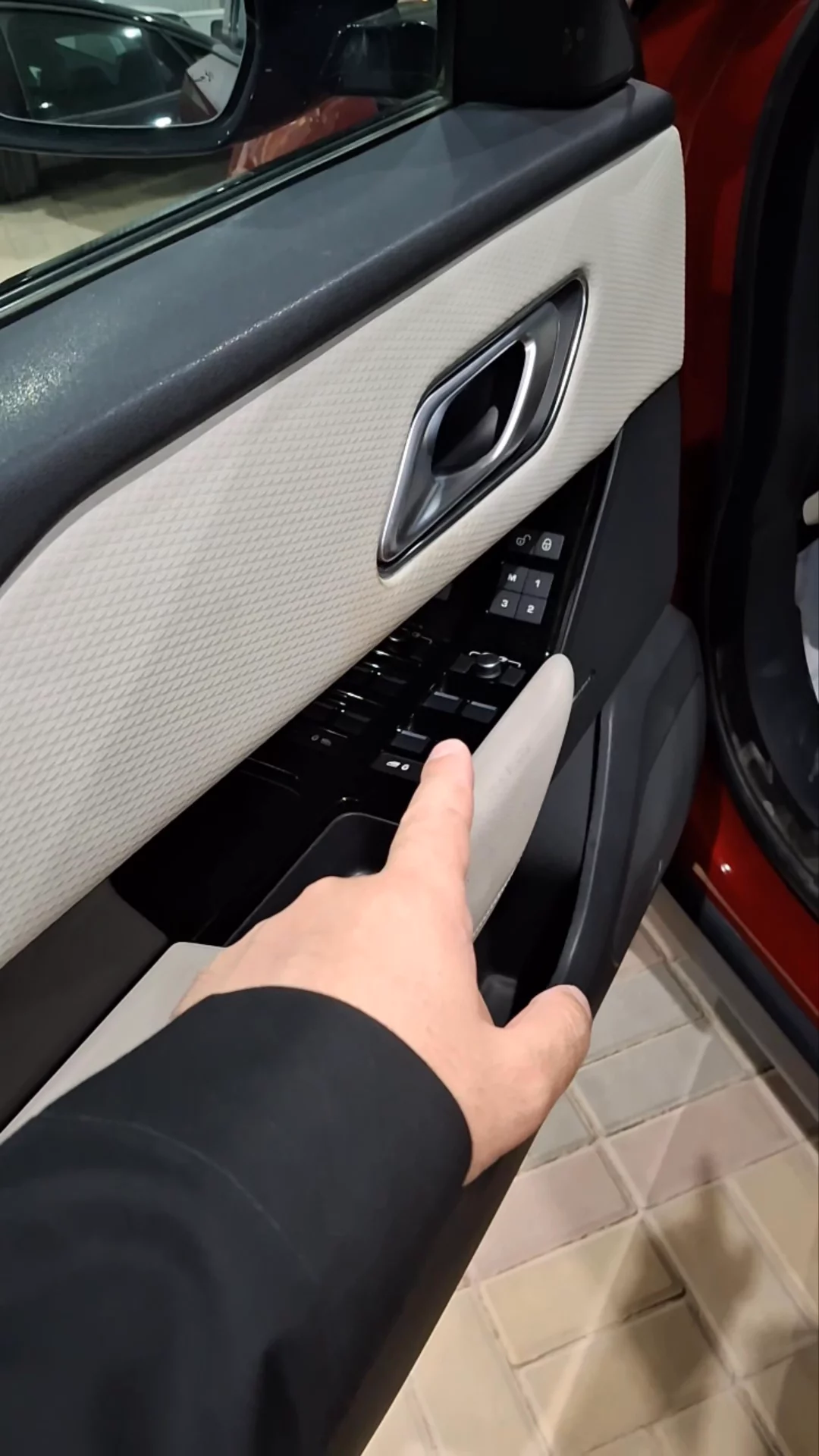 Car video thumbnail 1 of 10