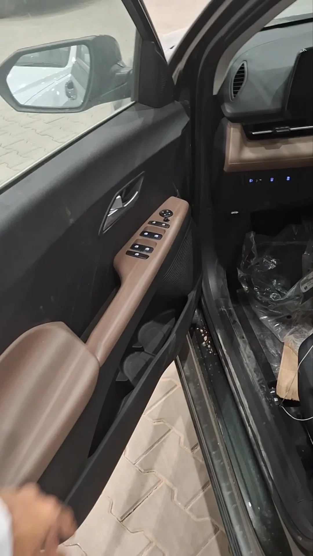 Car video thumbnail 1 of 9