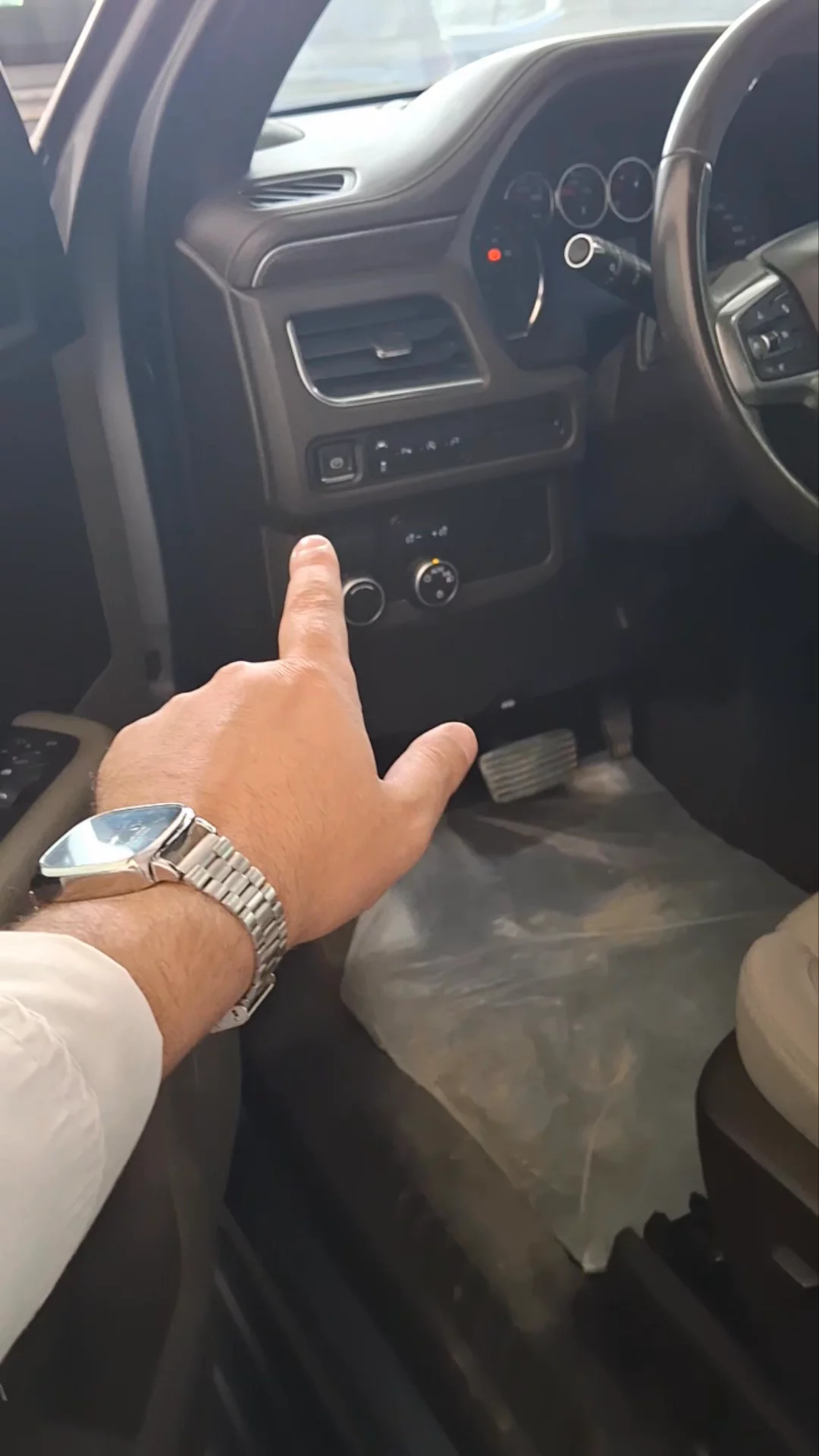 Car video thumbnail 1 of 8