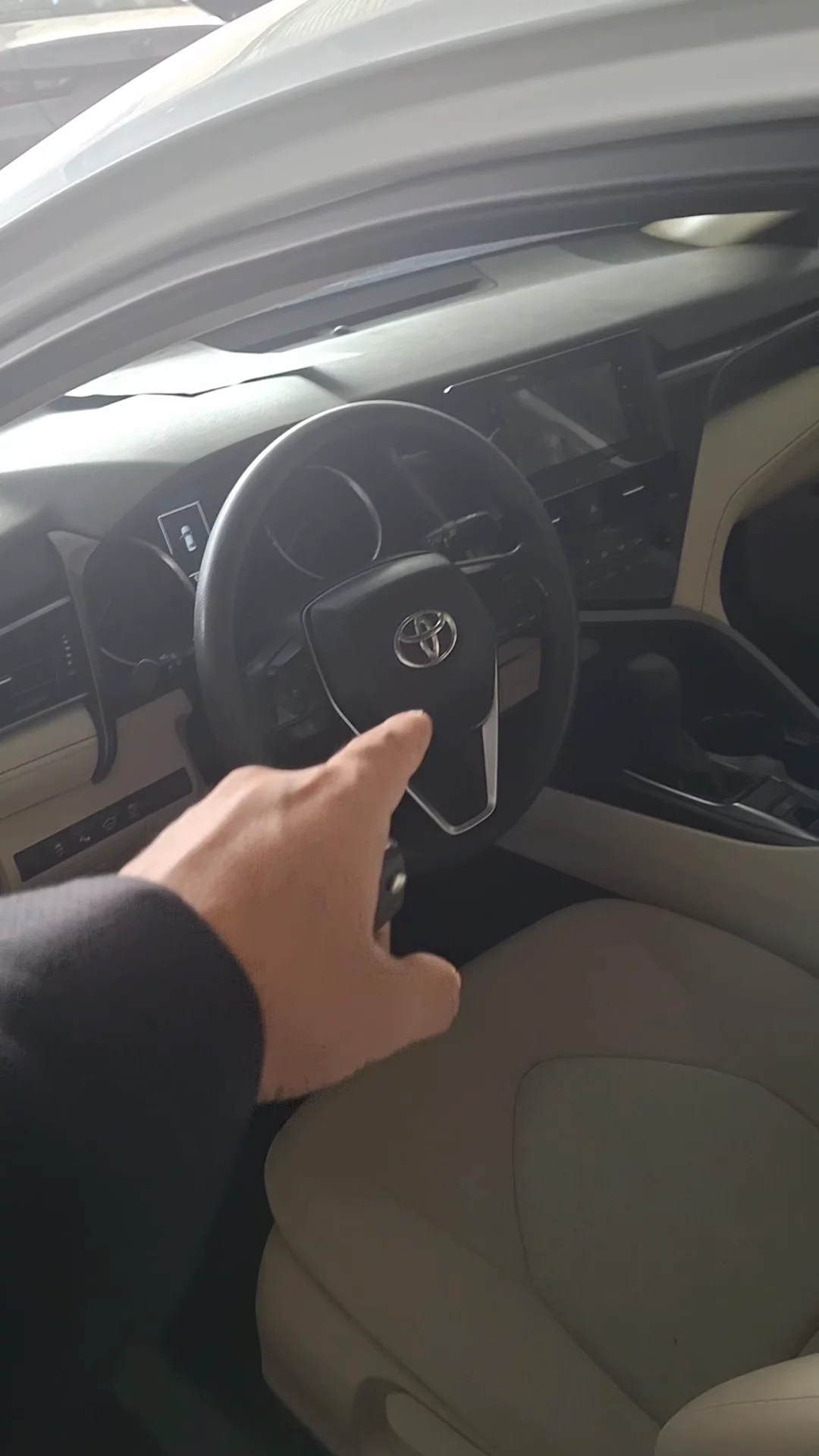 Car video thumbnail 1 of 7